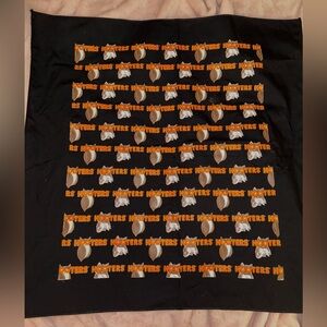 Hooters bandana